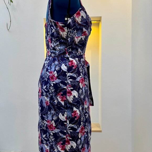 Hawaiian Hisbiscus Tiki Sarong Dress in 2XL from Collectif - Picture 5 of 11